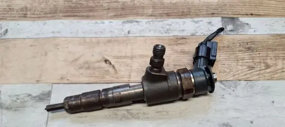 Ford Fiesta Fuel injector 0445110339