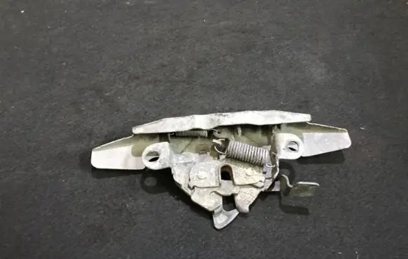 Toyota Corolla E120 E130 Engine bonnet/hood lock/catch
