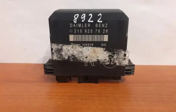 Mercedes-Benz E W210 Door control unit/module 2108207626 8922