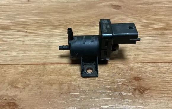 Opel Insignia A Turbo solenoid valve 55566051 3100 EV152