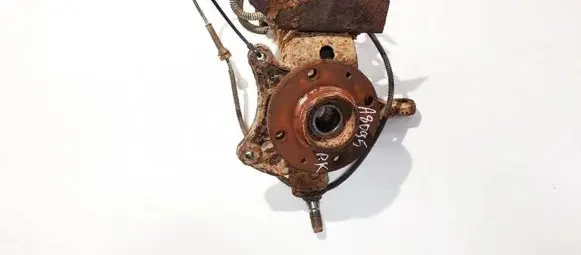 Front wheel hub