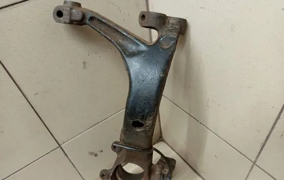 Volkswagen PASSAT B5 Front wheel hub spindle knuckle