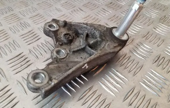 Honda Jazz Engine mounting bracket