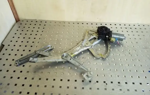 Mercedes-Benz ML W163 Front door window regulator motor 990408100 6004PA1033
