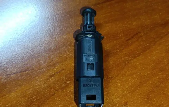 Renault Trafic II (X83) Brake pedal sensor switch 414986