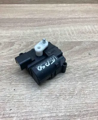 Toyota Avensis Verso Air flap motor/actuator 1138002051
