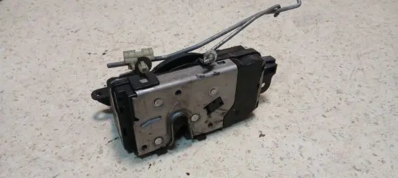 Opel Zafira B Front door lock 13210748