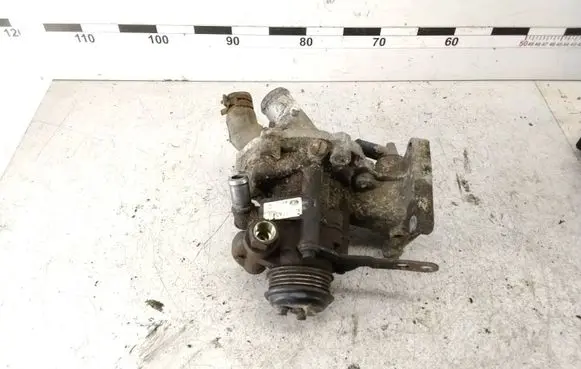 Ford Mondeo Mk III Power steering pump XS713A674BF 39110001