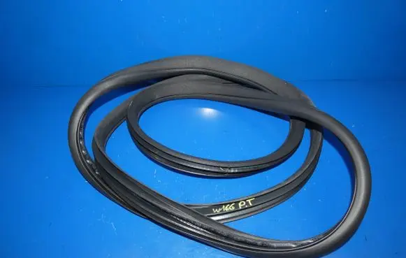 Mercedes-Benz ML AMG W166 Rubber seal rear door