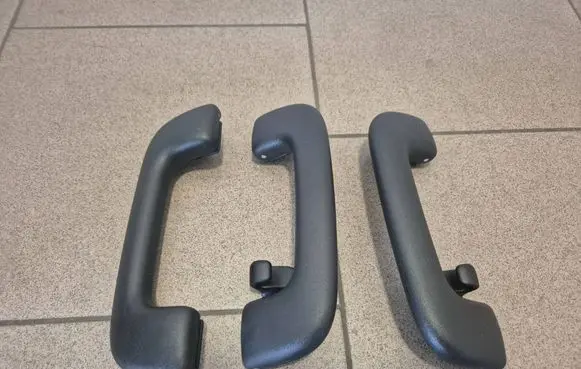 Hyundai i30 fastback A set of handles for the ceiling