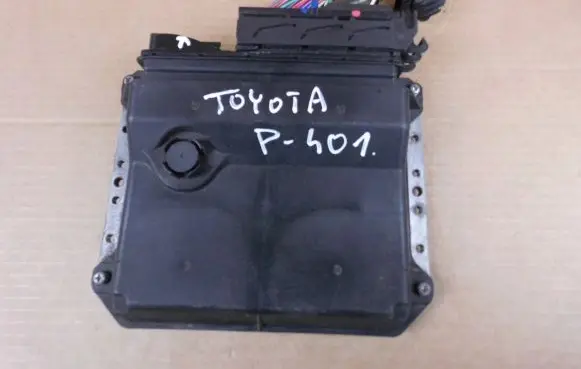 Toyota Avensis T270 Engine control unit/module 8966105D10