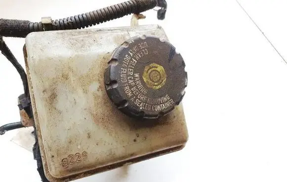 Opel Astra H Brake fluid reservoir 32067271