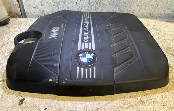 BMW 4 F32 F33 Engine cover (trim) 7823215 8511484