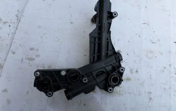 Toyota Avensis T270 Oil filter mounting bracket 94677PS