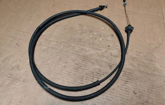 Jeep Cherokee III KJ Throttle cable 