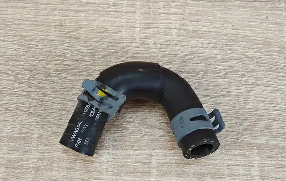 Audi A6 S6 C7 4G Engine coolant pipe/hose 04L121058A