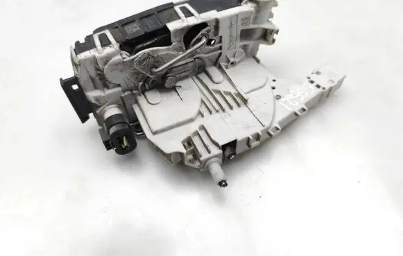 Mercedes-Benz Sprinter W906 Sliding door lock A9067303535