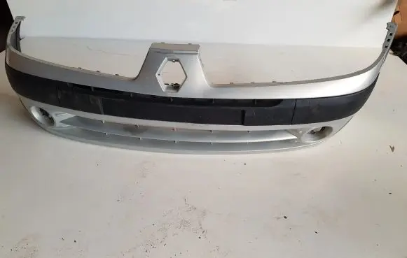 Renault Clio III Front bumper 8200096864
