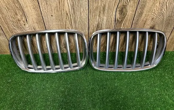 BMW X6 E71 Front bumper upper radiator grill 7157688