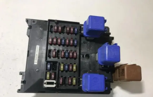 Nissan Altima Fuse box set 1130991 9e0