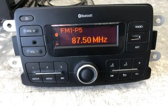 Dacia Dokker Radio/CD/DVD/GPS head unit 281154759R