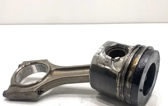 BMW X3 F25 Piston with connecting rod N47D20C