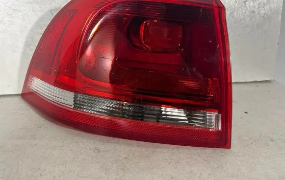 Volkswagen Touareg II Rear/tail lights 7P6945095D
