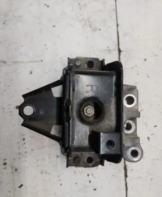 Mitsubishi Outlander Engine mount bracket 1093A111 1608261
