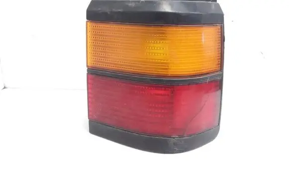 Volkswagen PASSAT B3 Rear/tail lights 333945112