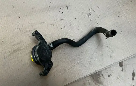 Renault Trafic II (X83) Oil fill pipe 