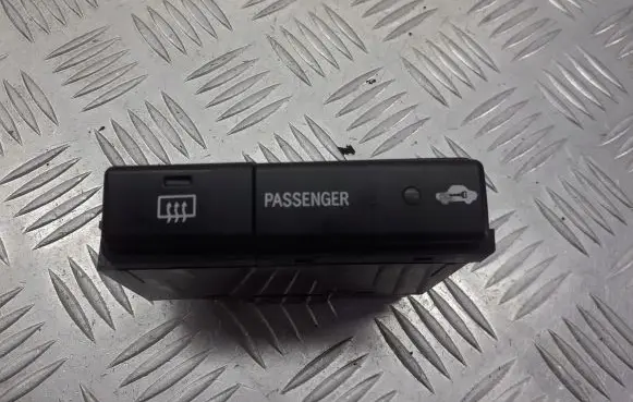 Toyota Avensis T250 Windscreen/window heater switch 84790-05130