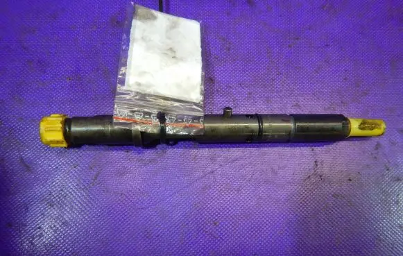 Volkswagen PASSAT B5.5 Fuel injector 059130201A