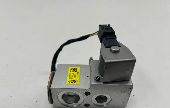 BMW i4 Air conditioning (A/C) expansion valve 7951456