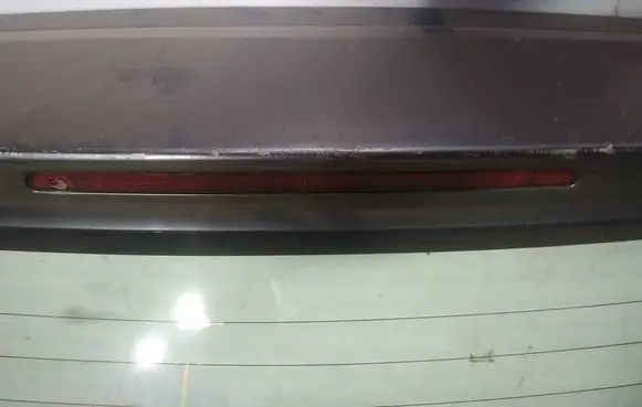 Mitsubishi Outlander Third/center stoplight
