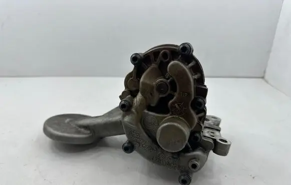 Audi A8 S8 D4 4H Oil pump 06E115105AD