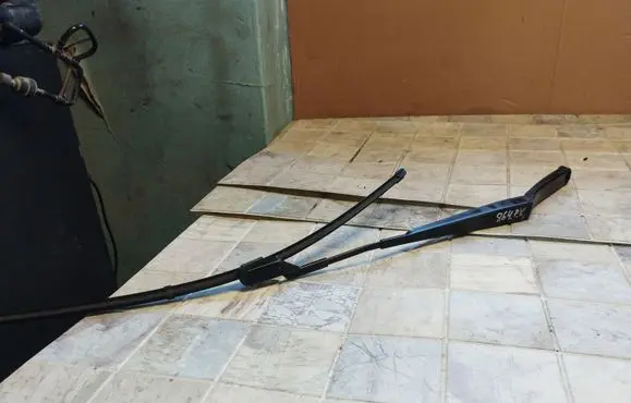 Volkswagen PASSAT B6 Front wiper blade arm 3C1955409C