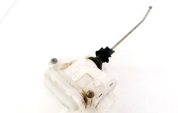 Volkswagen PASSAT B4 Central locking vacuum pump 357862153H