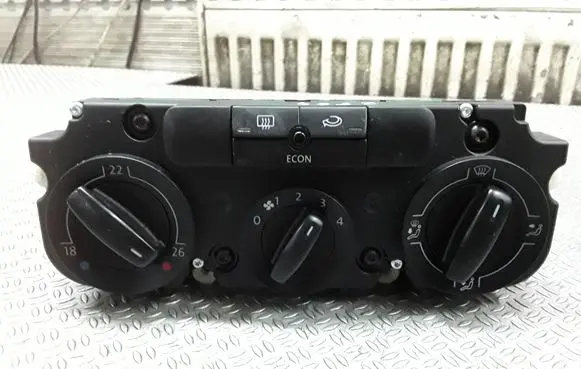 Volkswagen PASSAT B6 Climate control unit