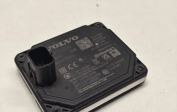 Volvo XC40 Distronic sensor radar 32410686 202LSG051