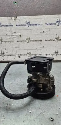 Mercedes-Benz E W211 Power steering pump A0044667001 13712887