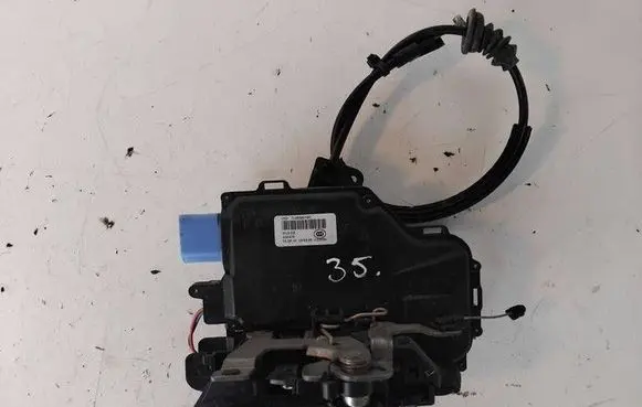 Skoda Octavia Mk2 (1Z) Rear door lock 7L0839015D