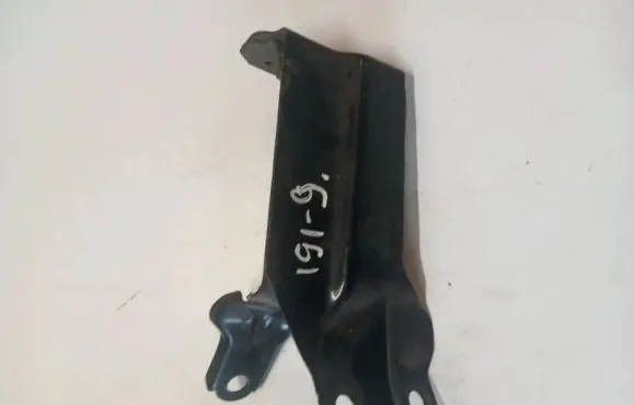 Radiator mount bracket