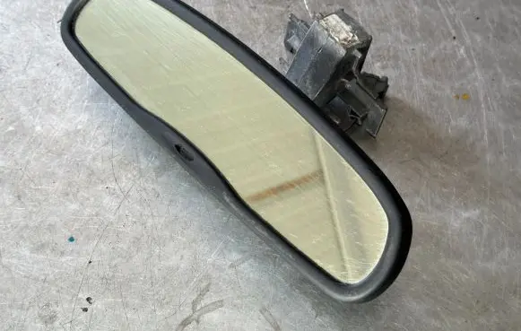 Nissan Qashqai Rear view mirror (interior) E11016056