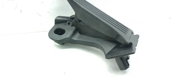 Volkswagen Touran II Accelerator throttle pedal 1T1721503 6510300102