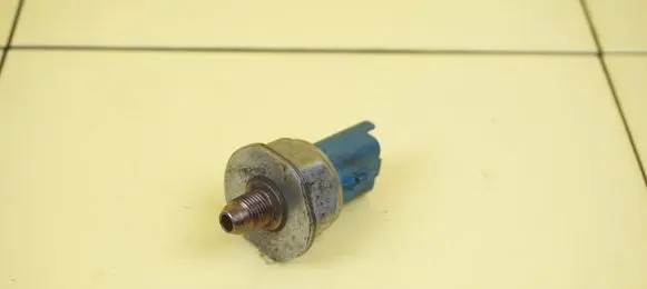 Nissan Juke I F15 Fuel pressure sensor H8201420996 28SP26