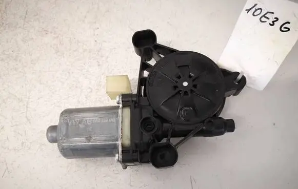 Volkswagen Crafter Front door window regulator motor 8W0959802