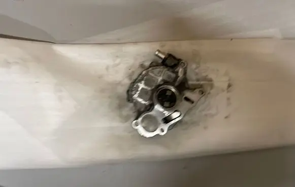 Volkswagen PASSAT B7 Vacuum pump 03L145100F