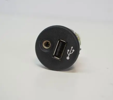 Nissan Juke I F15 AUX in-socket connector 