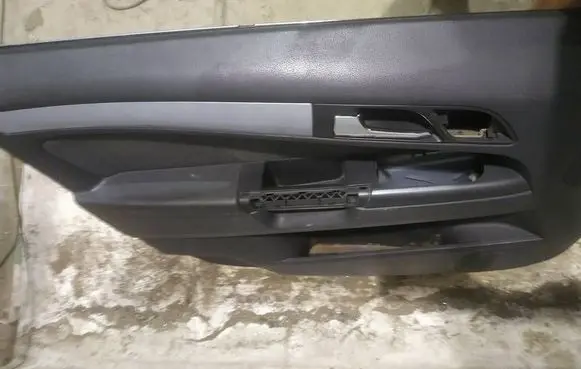 Opel Zafira B Front door card panel trim