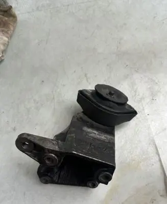 Volkswagen PASSAT B5 Gearbox mounting bracket 8D0399114